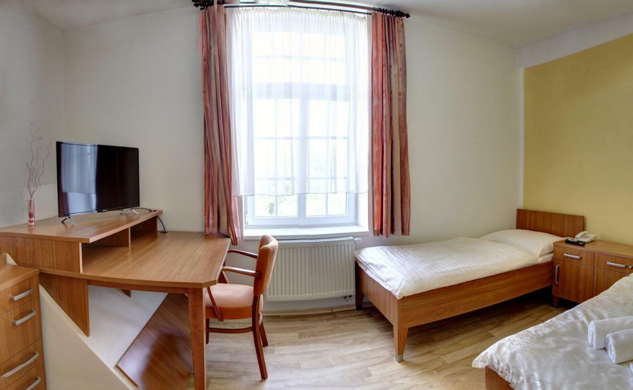 Penzion Tillerova Vila Lázně Bohdaneč المظهر الخارجي الصورة